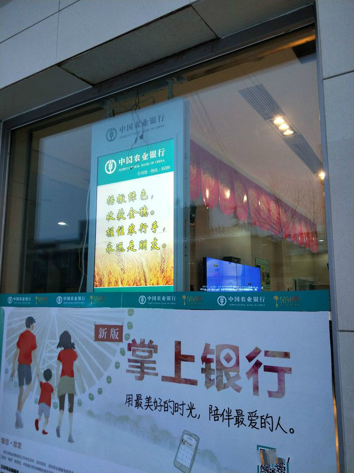 21.5寸電梯廣告機(jī)