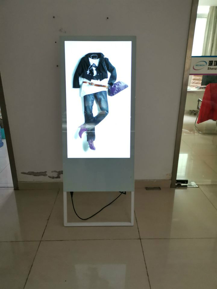 立式液晶廣告機(jī)